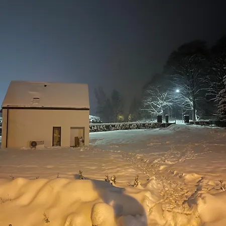 Villa Minimal. Dom Caloroczny W Gorach *