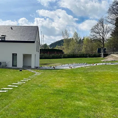 Villa Minimal. Dom Caloroczny W Gorach *